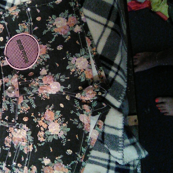 GoGo jeans floral shorts - Picture 1 of 6